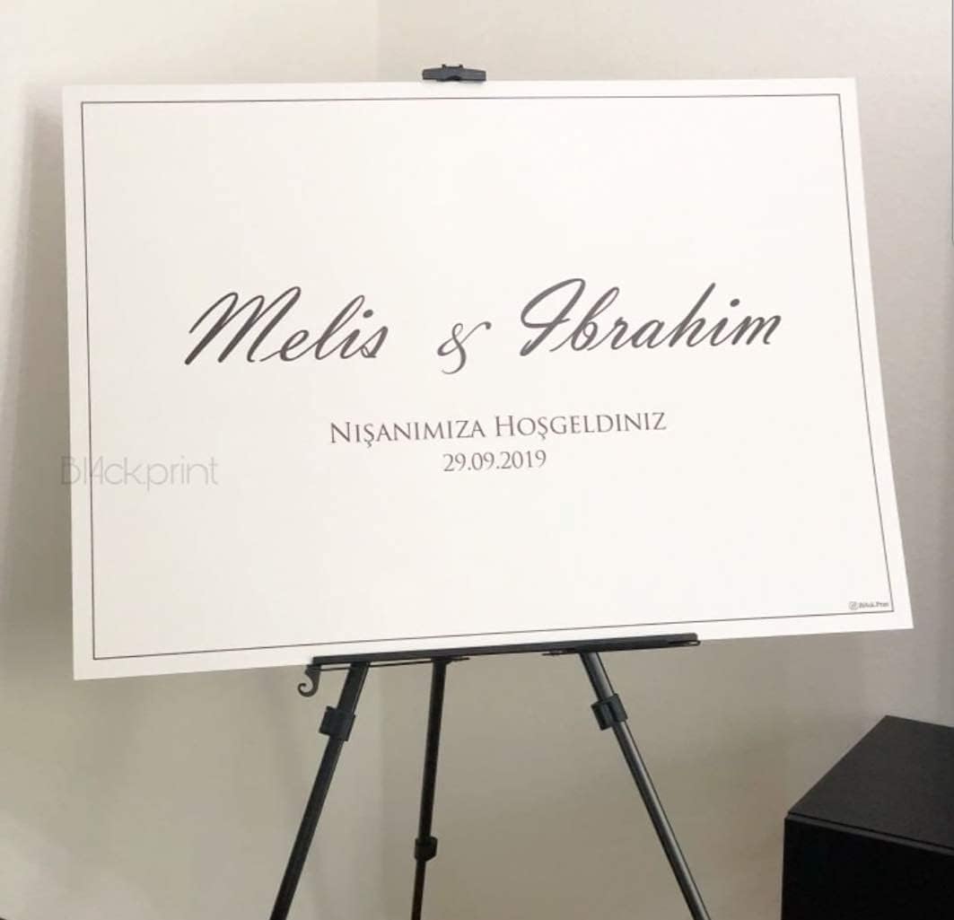 Empfangstafel zur Hochzeit Personalisiert mit Name und Datum