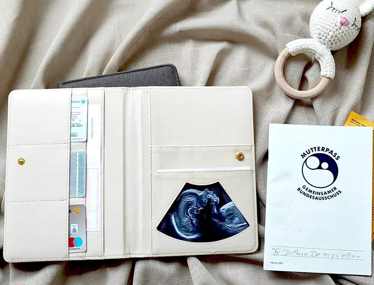 Mutterpasshülle aus Kunstleder Organizer für Impfpass Mutterpass Ultraschallbilder mit vielen Fächern
