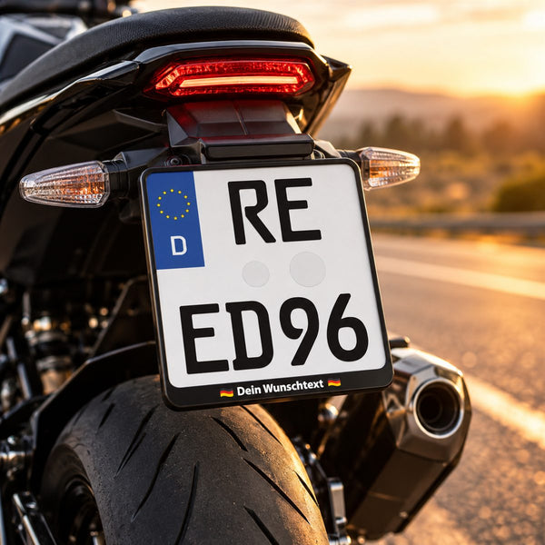Motorrad-Kennzeichenhalter mit Wunschtext & Emojis