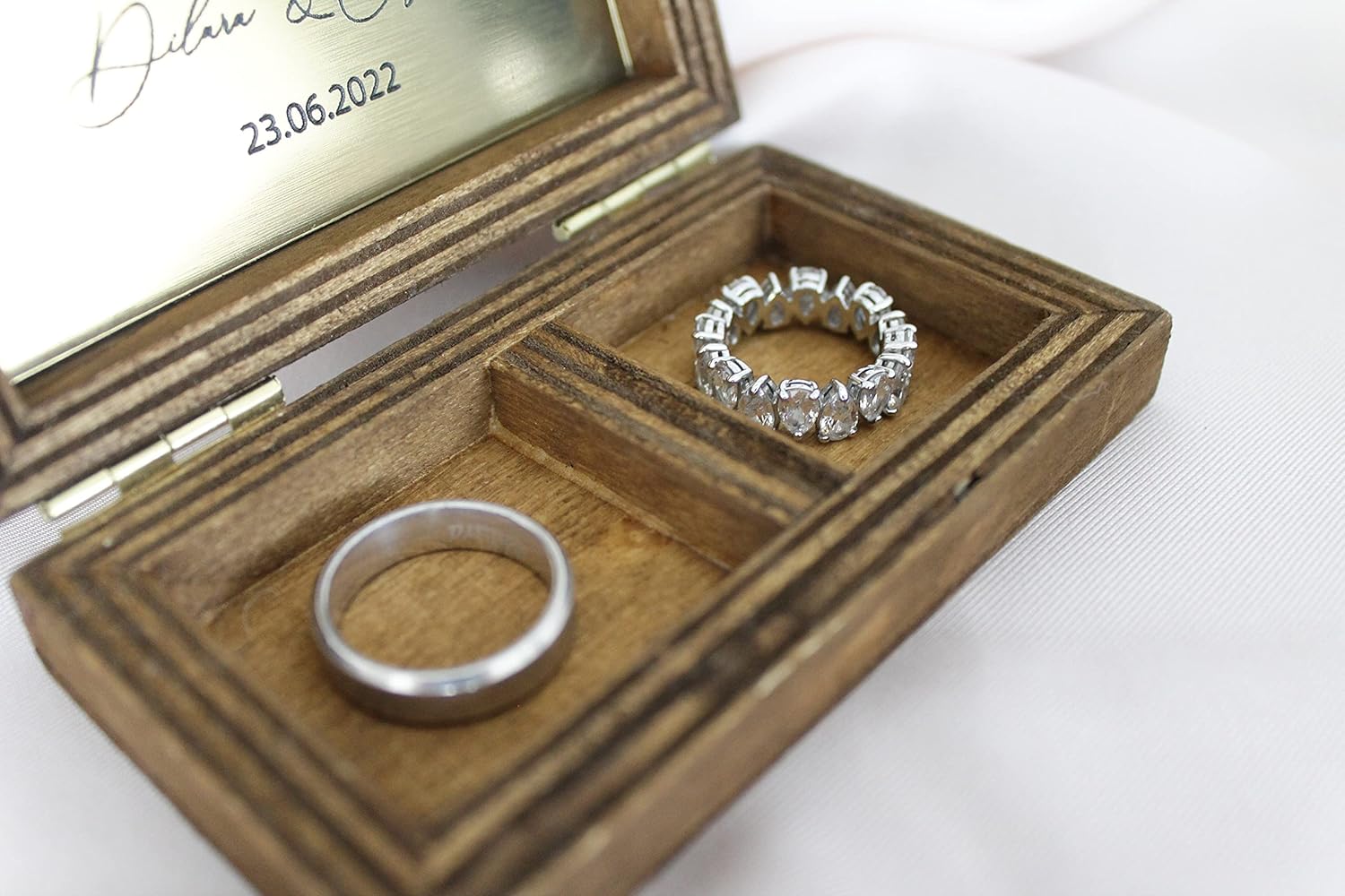 Ringbox aus Holz personalisierbar mit Name - Ringschatulle Ringhalter für Hochzeit
