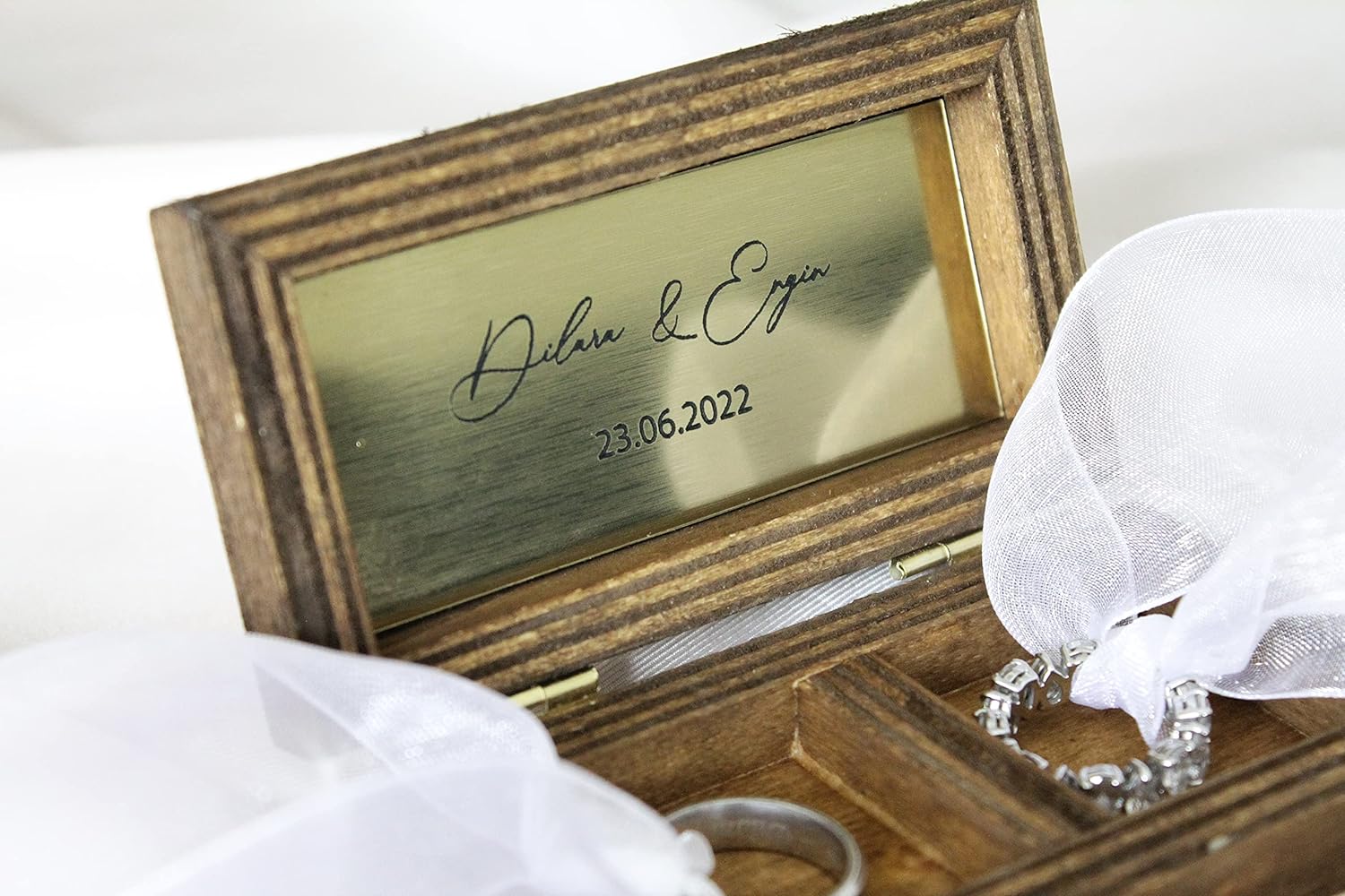 Ringbox aus Holz personalisierbar mit Name - Ringschatulle Ringhalter für Hochzeit