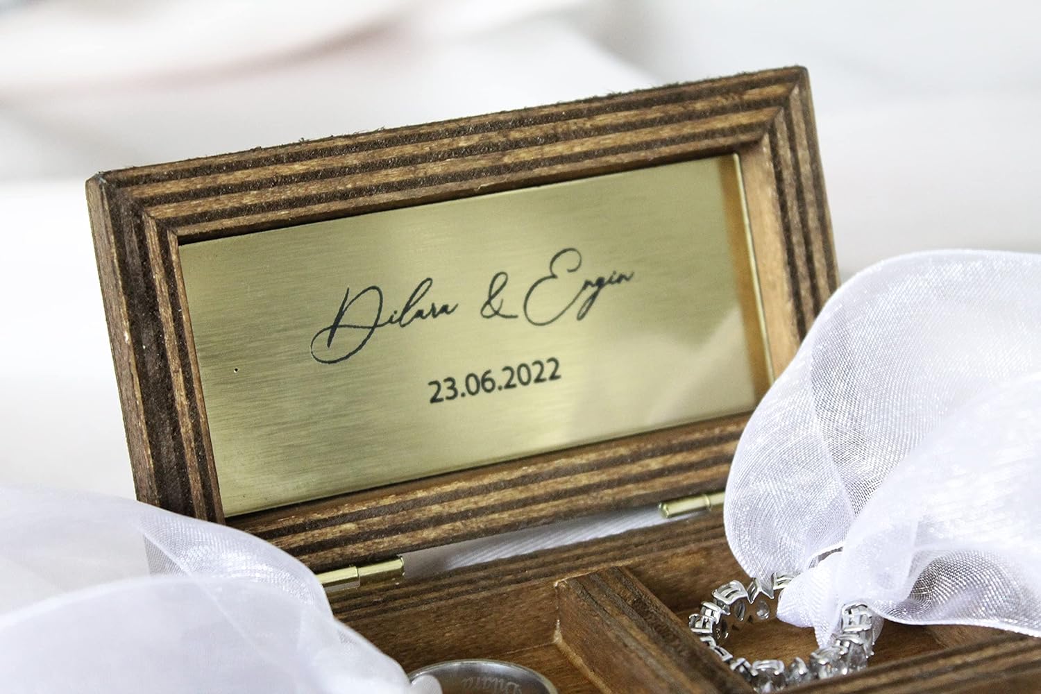 Ringbox aus Holz personalisierbar mit Name - Ringschatulle Ringhalter für Hochzeit