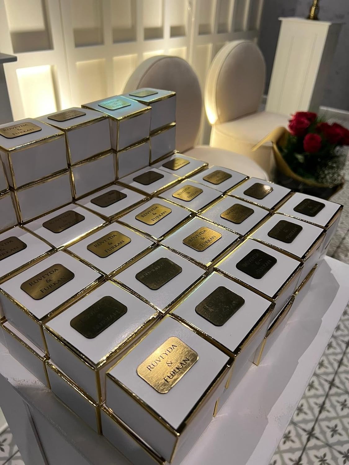 10x Gastgeschenk Boxen personalisiert mit Goldplättchen