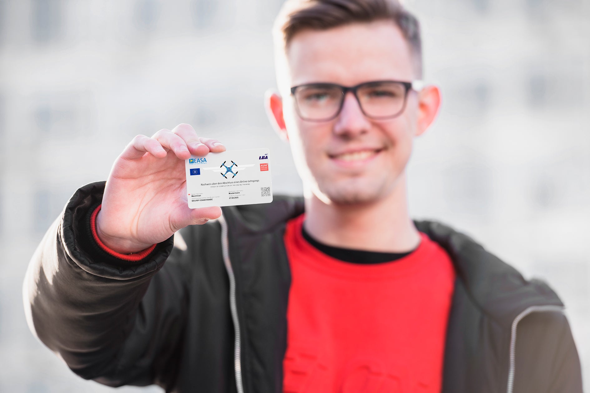 Patente di guida drone personalizzata secondo specifiche LBA - Certificato di idoneità UE A1/A3 e A2 formato carta di credito con codice QR personalizzato su tessera plastificata in PVC 