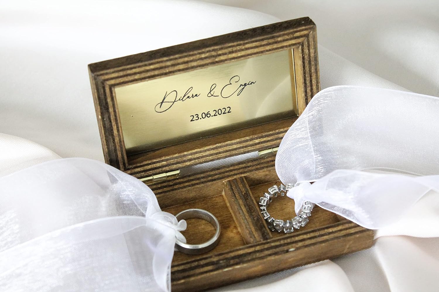Ringbox aus Holz personalisierbar mit Name - Ringschatulle Ringhalter für Hochzeit